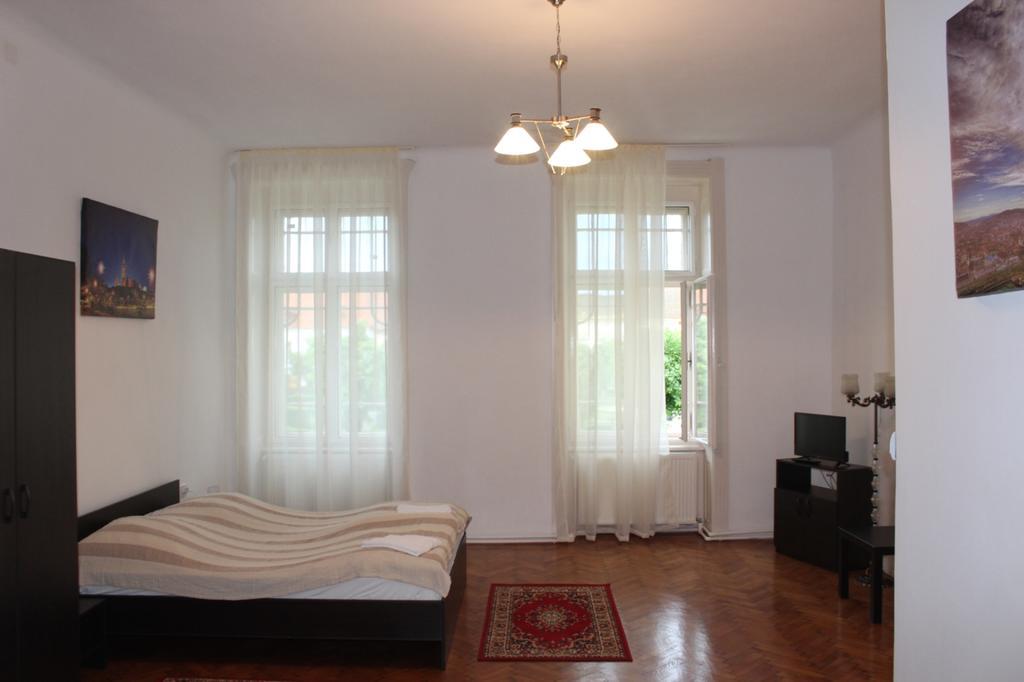 Mediaş Ferdinand Apartments מראה חיצוני תמונה