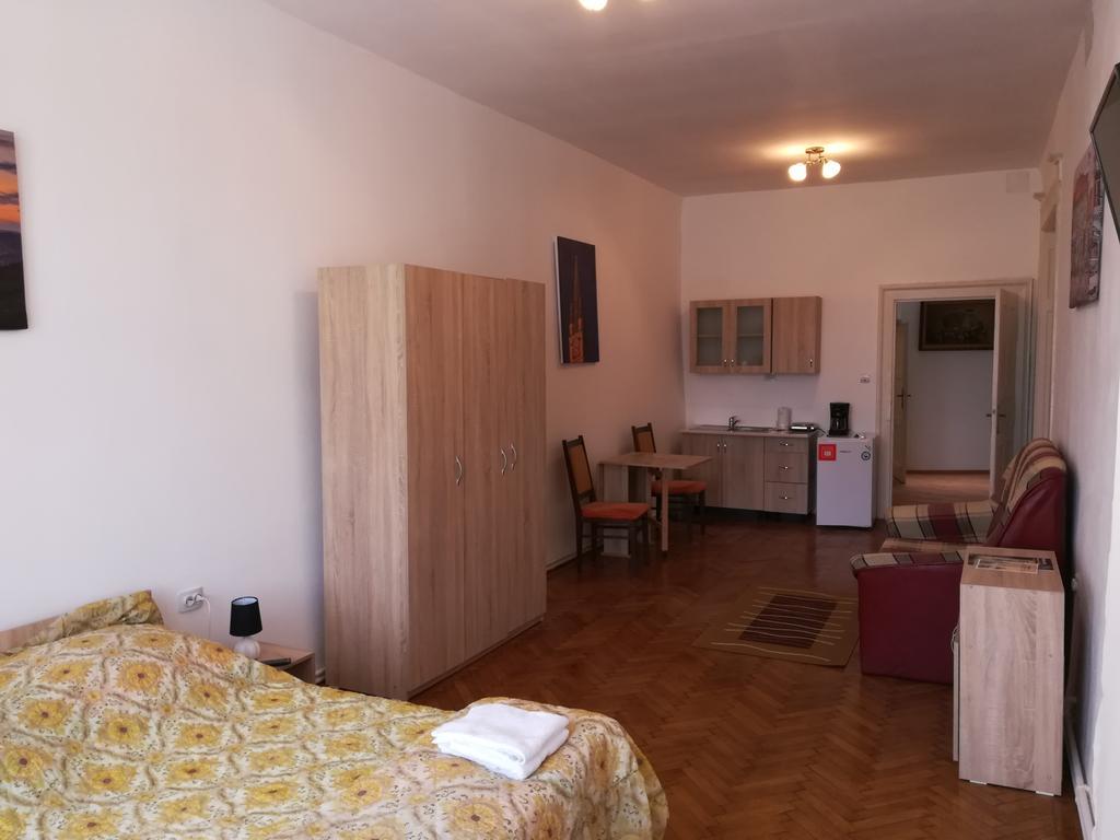 Mediaş Ferdinand Apartments מראה חיצוני תמונה