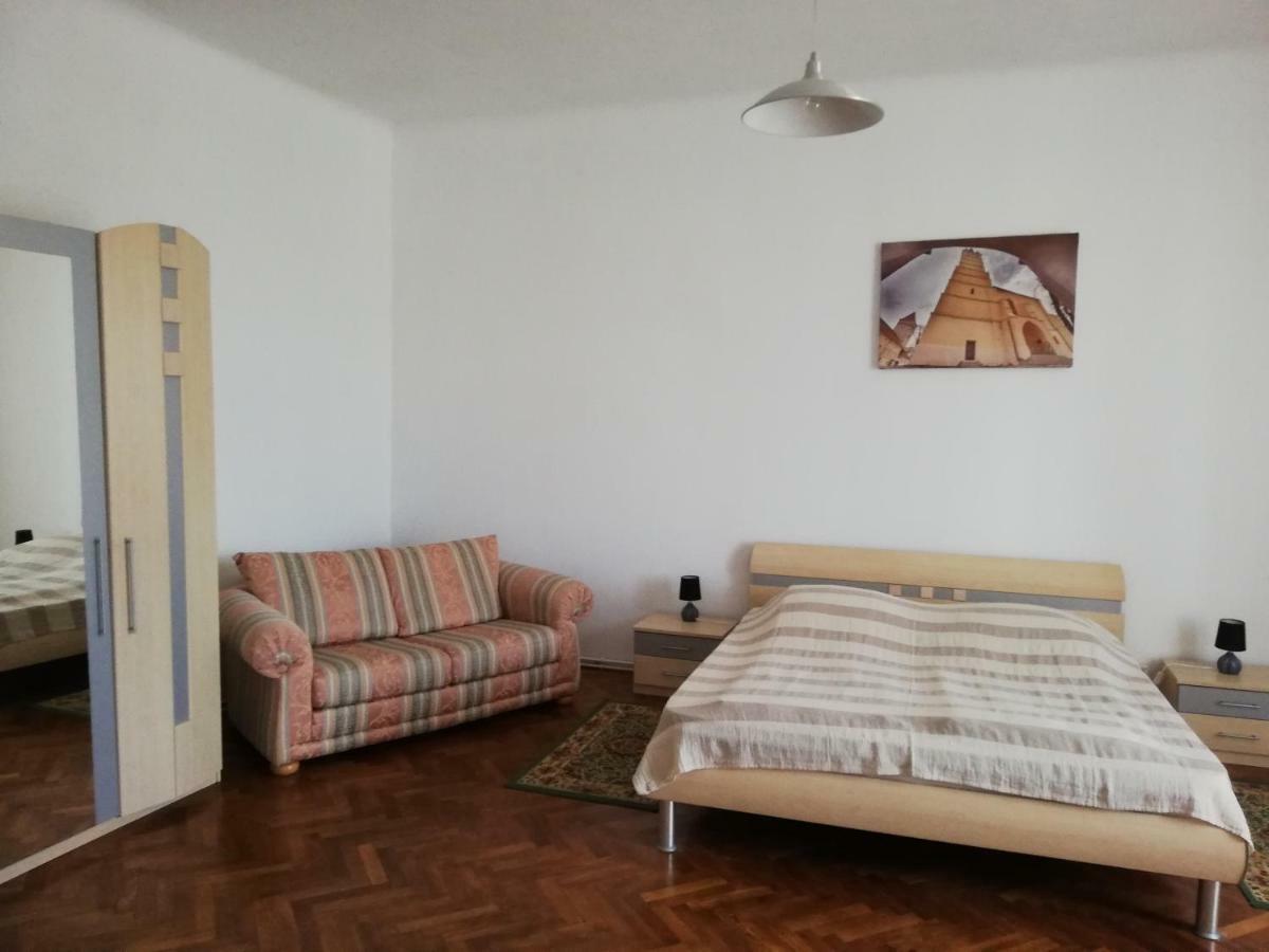 Mediaş Ferdinand Apartments מראה חיצוני תמונה