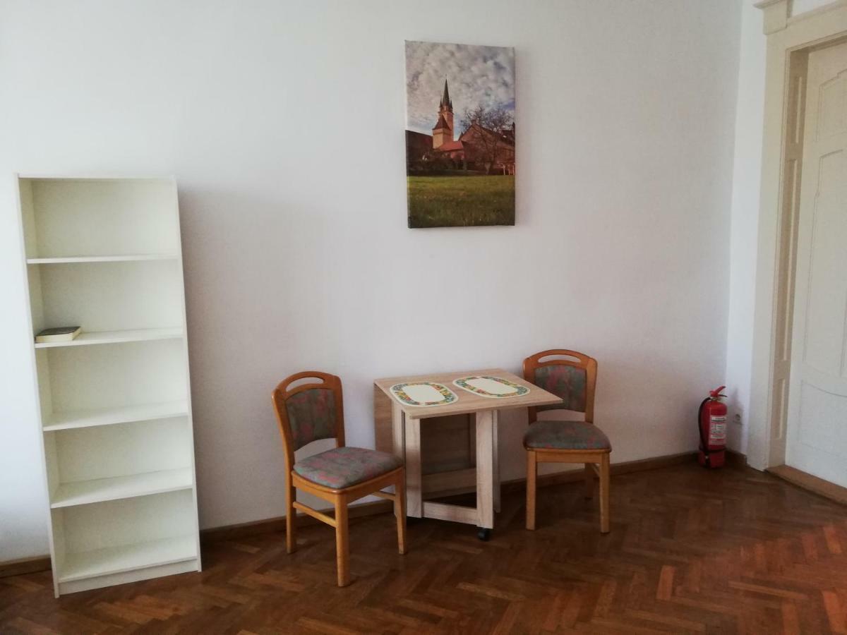 Mediaş Ferdinand Apartments מראה חיצוני תמונה