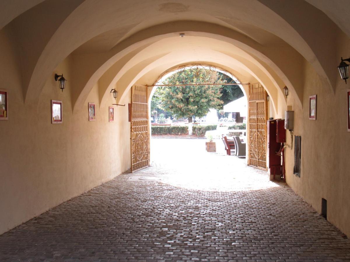 Mediaş Ferdinand Apartments מראה חיצוני תמונה